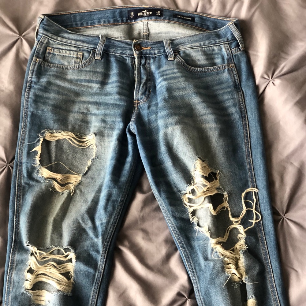 Hollister distressed low rise boyfriend jeans